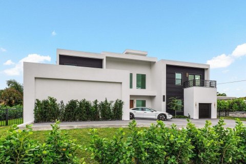 House in Juno Beach, Florida 6 bedrooms, 437.38 sq.m. № 2175561 - photo 5