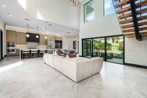 House in Juno Beach, Florida 6 bedrooms, 437.38 sq.m. № 2175561 - photo 17