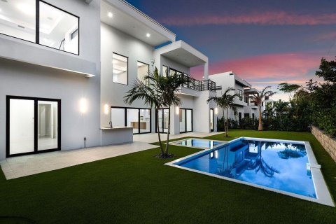 House in Juno Beach, Florida 6 bedrooms, 437.38 sq.m. № 2175561 - photo 15