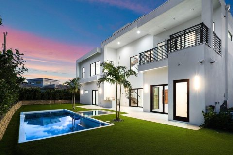 House in Juno Beach, Florida 6 bedrooms, 437.38 sq.m. № 2175561 - photo 13