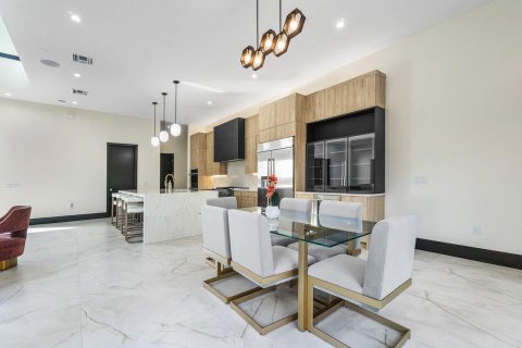 House in Juno Beach, Florida 6 bedrooms, 437.38 sq.m. № 2175561 - photo 25