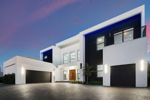 House in Juno Beach, Florida 6 bedrooms, 437.38 sq.m. № 2175561 - photo 12
