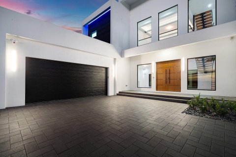 House in Juno Beach, Florida 6 bedrooms, 437.38 sq.m. № 2175561 - photo 11
