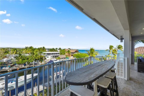 House in Key Largo, Florida 5 bedrooms, 353.03 sq.m. № 1763367 - photo 21