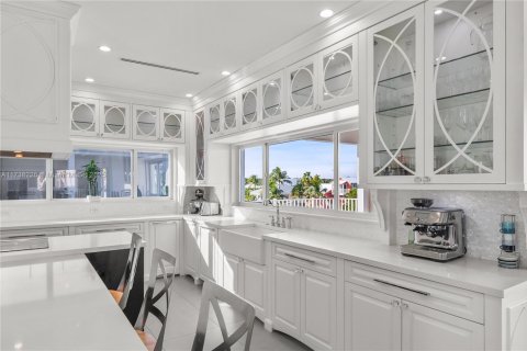 House in Key Largo, Florida 5 bedrooms, 353.03 sq.m. № 1763367 - photo 9