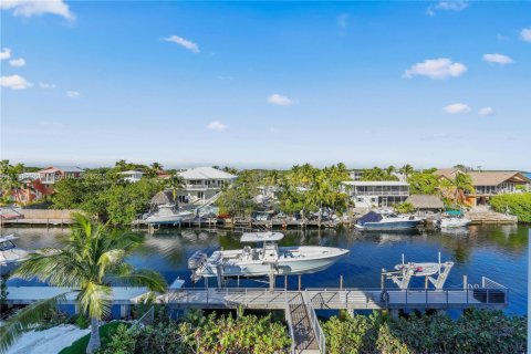 House in Key Largo, Florida 5 bedrooms, 353.03 sq.m. № 1763367 - photo 22