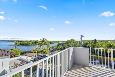 House in Key Largo, Florida 5 bedrooms, 353.03 sq.m. № 1763367 - photo 18