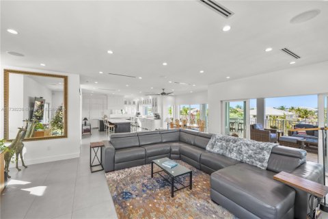House in Key Largo, Florida 5 bedrooms, 353.03 sq.m. № 1763367 - photo 16