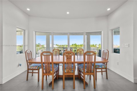 House in Key Largo, Florida 5 bedrooms, 353.03 sq.m. № 1763367 - photo 13