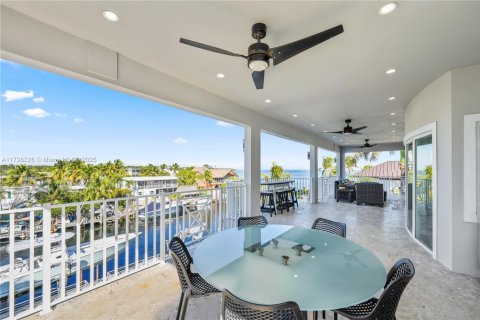 House in Key Largo, Florida 5 bedrooms, 353.03 sq.m. № 1763367 - photo 24