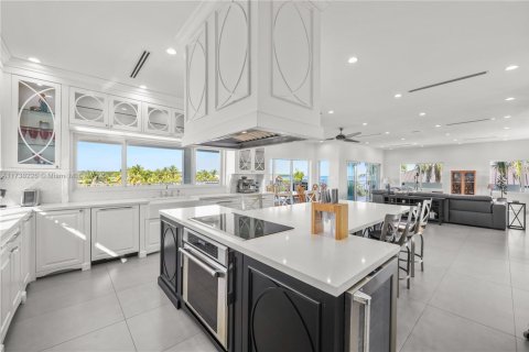House in Key Largo, Florida 5 bedrooms, 353.03 sq.m. № 1763367 - photo 8