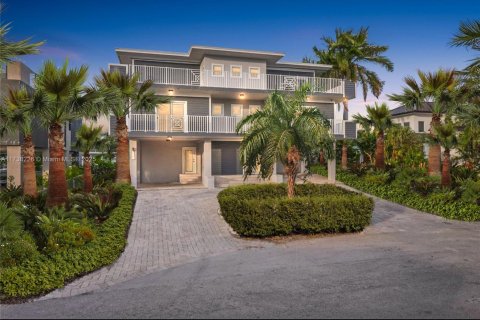 House in Key Largo, Florida 5 bedrooms, 353.03 sq.m. № 1763367 - photo 3