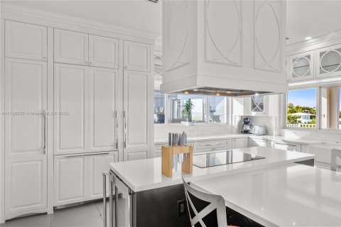 House in Key Largo, Florida 5 bedrooms, 353.03 sq.m. № 1763367 - photo 7