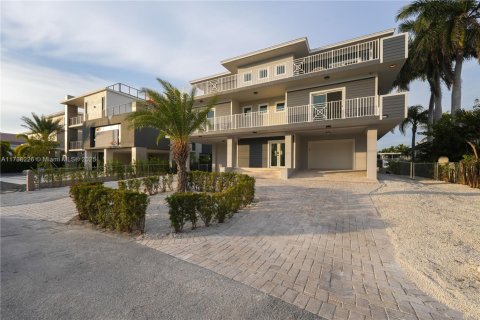 House in Key Largo, Florida 5 bedrooms, 353.03 sq.m. № 1763367 - photo 4