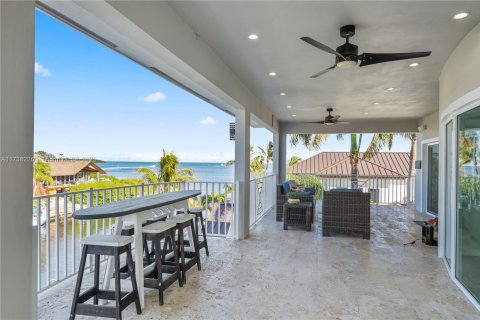 House in Key Largo, Florida 5 bedrooms, 353.03 sq.m. № 1763367 - photo 23