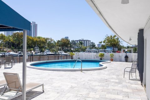 Copropriété à vendre à Hallandale Beach, Floride: 2 chambres, 105.44 m2 № 1936969 - photo 24