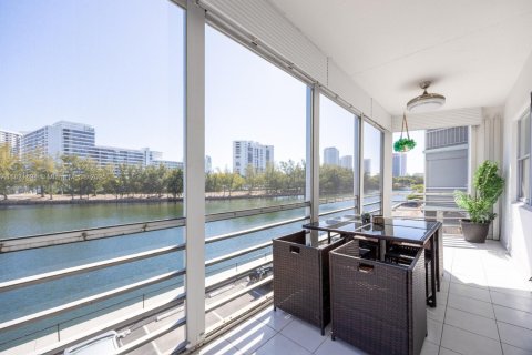 Купить кондоминиум в Халландейл-Бич, Флорида 2 спальни, 105.44м2, № 1936969 - фото 16