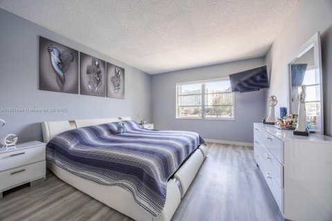 Купить кондоминиум в Халландейл-Бич, Флорида 2 спальни, 105.44м2, № 1936969 - фото 11