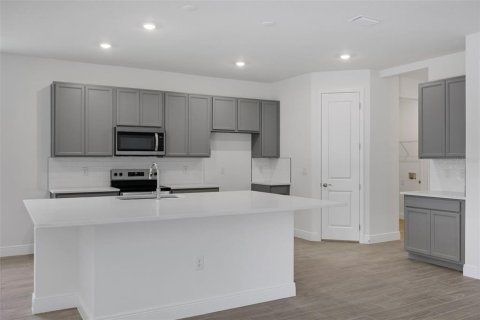 House in ANGELINE in Land O' Lakes, Florida 4 bedrooms, 249.63 sq.m. № 2152395 - photo 26