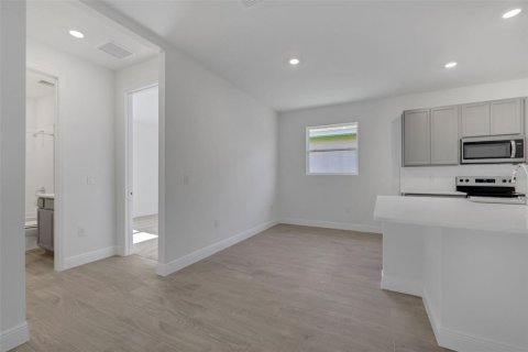 House in ANGELINE in Land O' Lakes, Florida 4 bedrooms, 249.63 sq.m. № 2152395 - photo 30