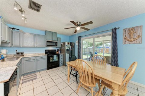 House in Palmetto, Florida 3 bedrooms, 93.37 sq.m. № 1843344 - photo 6