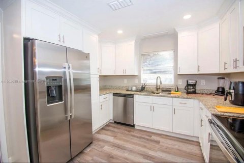 House in Lakeland, Florida 4 bedrooms, 182 sq.m. № 2012294 - photo 8