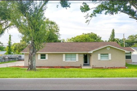 House in Lakeland, Florida 4 bedrooms, 182 sq.m. № 2012294