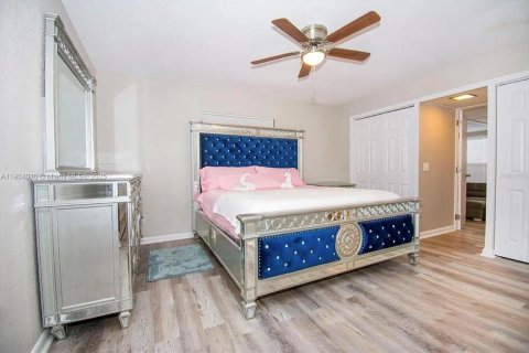 House in Lakeland, Florida 4 bedrooms, 182 sq.m. № 2012294 - photo 18