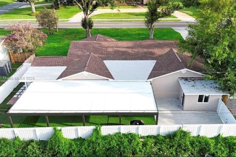 House in Lakeland, Florida 4 bedrooms, 182 sq.m. № 2012294 - photo 25