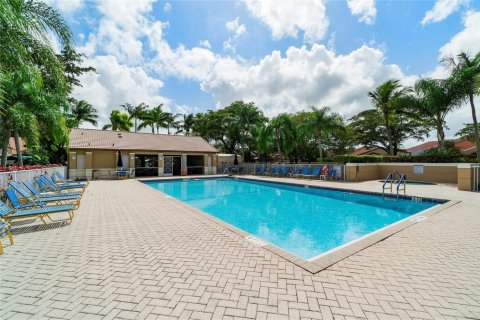 House in Tamarac, Florida 2 bedrooms, 144 sq.m. № 1222591 - photo 1