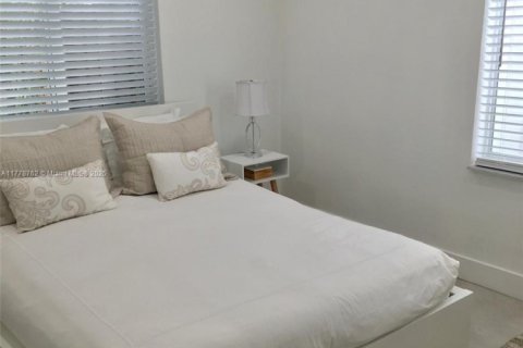 House in Fort Lauderdale, Florida 3 bedrooms, 148.64 sq.m. № 2035205 - photo 14