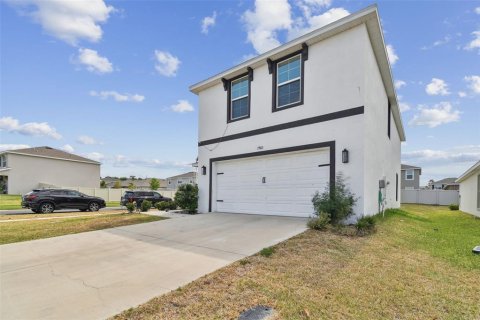 House in Zephyrhills, Florida 4 bedrooms, 209.96 sq.m. № 1740749 - photo 2