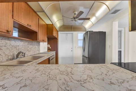 Купить кондоминиум в Халландейл-Бич, Флорида 1 спальня, 71.53м2, № 2012228 - фото 5