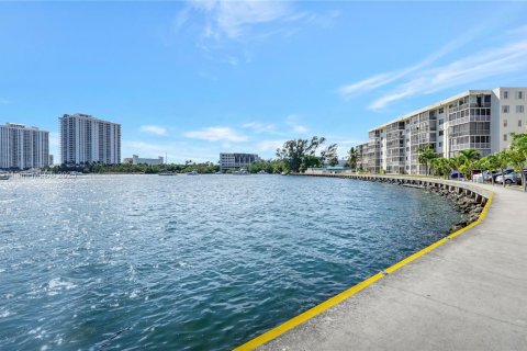 Condominio en venta en Aventura, Florida, 1 dormitorio, 71.35 m2 № 1500493 - foto 4