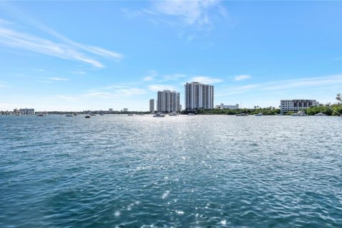 Condominio en venta en Aventura, Florida, 1 dormitorio, 71.35 m2 № 1500493 - foto 3