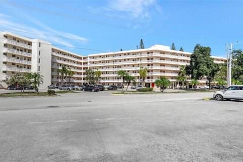 Condominio en venta en Aventura, Florida, 1 dormitorio, 71.35 m2 № 1500493 - foto 1
