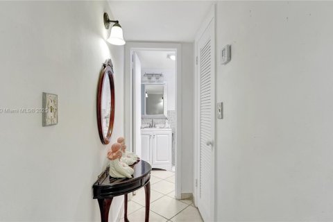 Condominio en venta en Aventura, Florida, 1 dormitorio, 71.35 m2 № 1500493 - foto 10