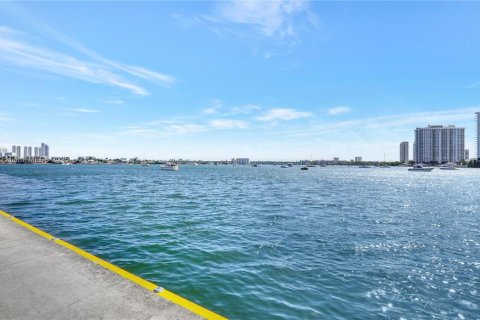 Condominio en venta en Aventura, Florida, 1 dormitorio, 71.35 m2 № 1500493 - foto 2