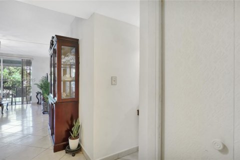 Condominio en venta en Aventura, Florida, 1 dormitorio, 71.35 m2 № 1500493 - foto 8