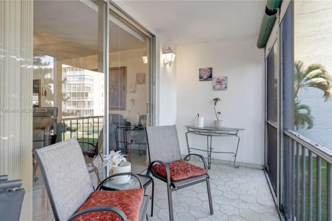 Condominio en venta en Aventura, Florida, 1 dormitorio, 71.35 m2 № 1500493 - foto 22