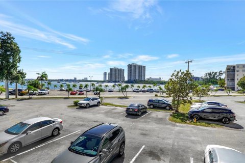 Condominio en venta en Aventura, Florida, 1 dormitorio, 71.35 m2 № 1500493 - foto 7