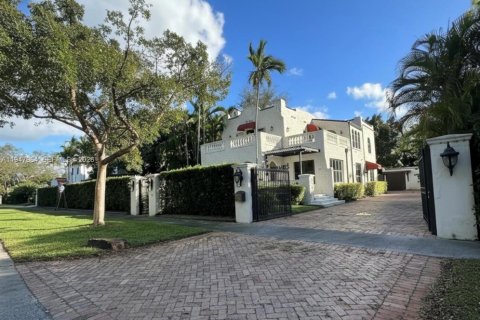 Дом в Эль Портал, Флорида 6 спален, 267.56м2 № 2005430