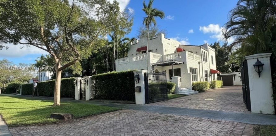 Дом в Эль Портал, Флорида 6 спален, 267.56м2 № 2005430