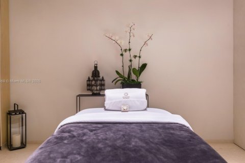Copropriété à vendre à Bal Harbour, Floride: 1 chambre, 151.62 m2 № 1934656 - photo 29