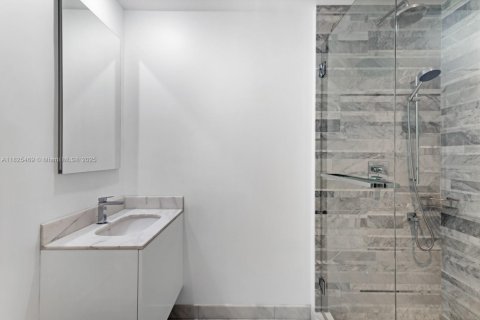 Copropriété à vendre à Bal Harbour, Floride: 1 chambre, 151.62 m2 № 1934656 - photo 17