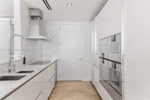 Copropriété à vendre à Bal Harbour, Floride: 1 chambre, 151.62 m2 № 1934656 - photo 6