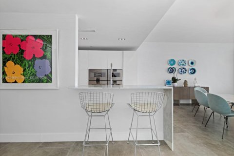 Copropriété à vendre à Bal Harbour, Floride: 1 chambre, 151.62 m2 № 1934656 - photo 8