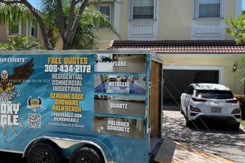 Commercial property in Miami-Dade, Florida № 1978207 - photo 2