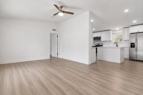 Villa ou maison à vendre à Fruitland Park, Floride: 4 chambres, 146.6 m2 № 2318728 - photo 7