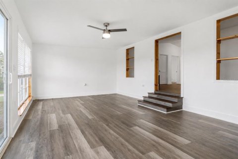 Villa ou maison à vendre à Fruitland Park, Floride: 4 chambres, 146.6 m2 № 2318728 - photo 11